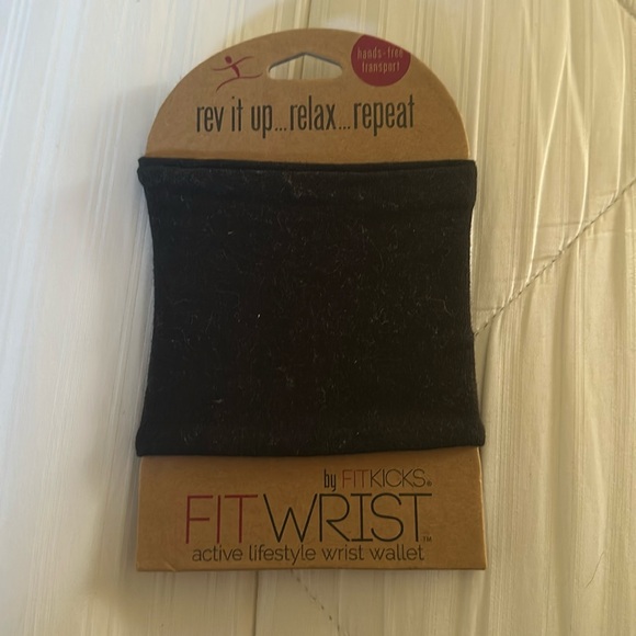 NEW FIT WRIST ACTIVE WRIST WALLET - Picture 1 of 2